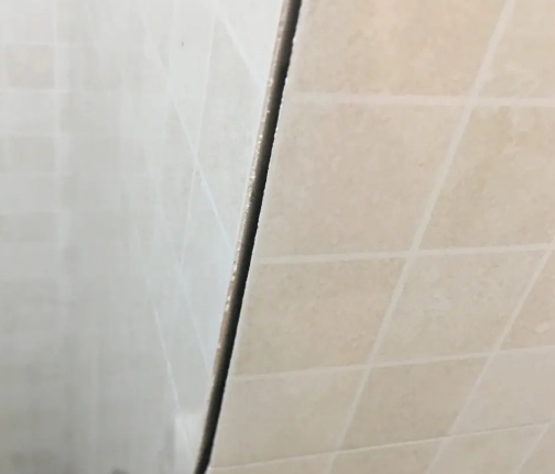 福田瓷砖空鼓维修公司分享阳台瓷砖脱落的修复过程可以分为以下几个步骤