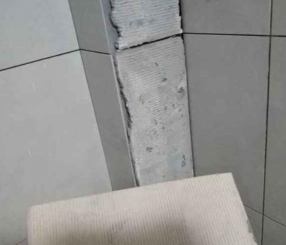 福田瓷砖空鼓维修公司分享下厨房瓷砖脱落的补救措施。